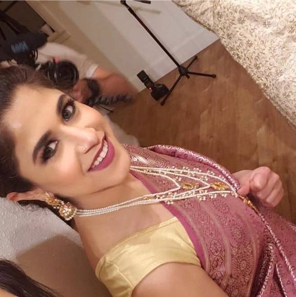 Profile Picture of Hiba Anver (@hibaanver) on Poshmark