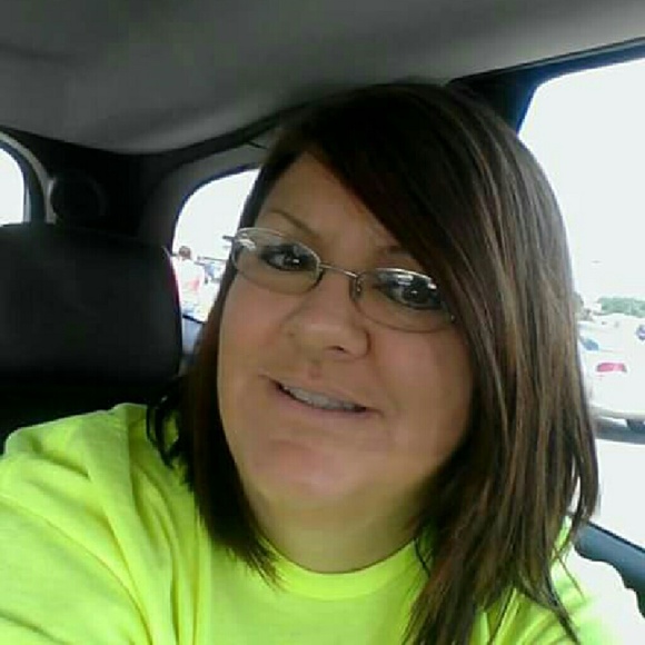 Profile Picture of Andrea Pitre (@andreapitre) on Poshmark