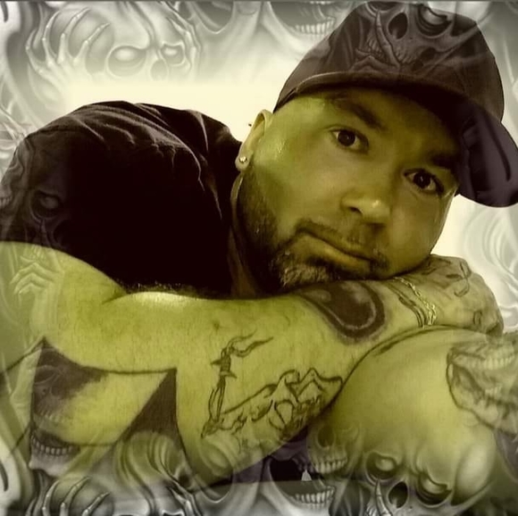 Profile Picture of Chad Andruss (@chadandruss) on Poshmark