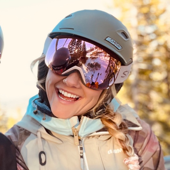 Jenna Ramos - Poshmark Profile Picture of Jenna Ramos (@jlynn988) on Poshmark