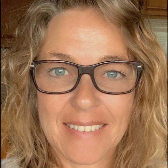 Profile Picture of Ruth Stewart (@hunterstewie) on Poshmark