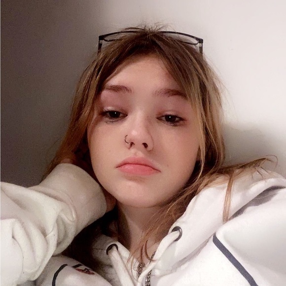 Profile Picture of Gabi Langmaid (@gabilangmaid) on Poshmark
