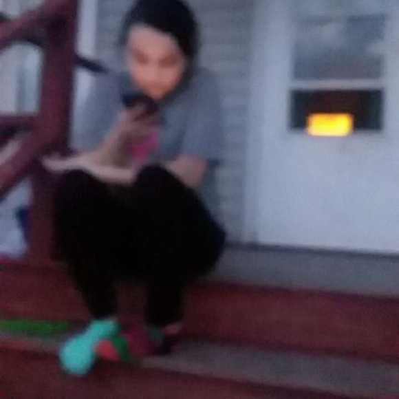 Profile Picture of Desyre Espinoza (@desyre0823) on Poshmark