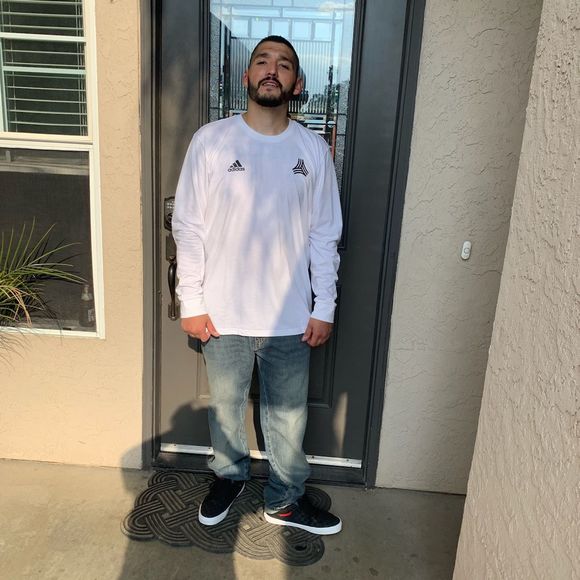 Profile Picture of Alexander Valdivia (@alexanderval613) on Poshmark