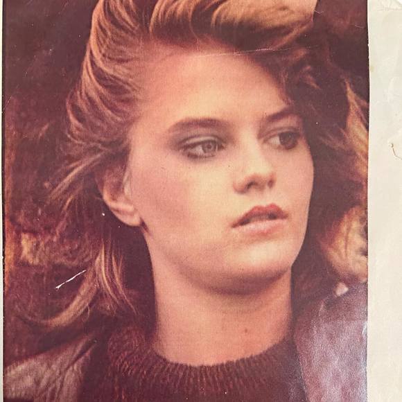 Lauralee Sikorski - Poshmark Profile Picture of Lauralee Sikorski (@silverthengold) on Poshmark