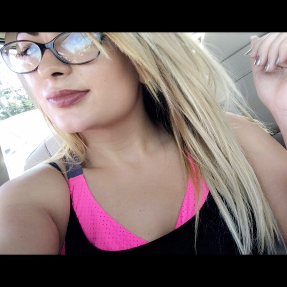 Profile Picture of Christie Emmons (@christieemm_) on Poshmark