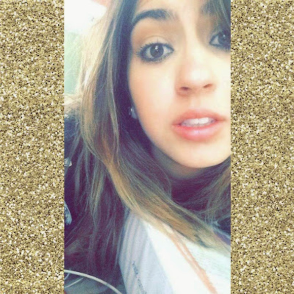 Profile Picture of Barbara Walters (@barwalt17) on Poshmark