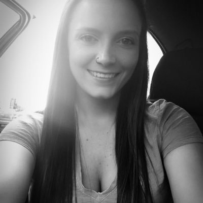 Profile Picture of Lora Mckinney (@Loramckinney21) on Twitter