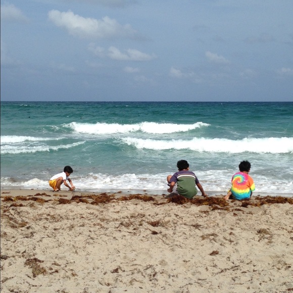 Profile Picture of Arat Naphakorn (@zamzamhadiizzy) on Poshmark