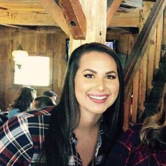 Profile Picture of Rachel Tuttleman (@rtuttleman) on Poshmark