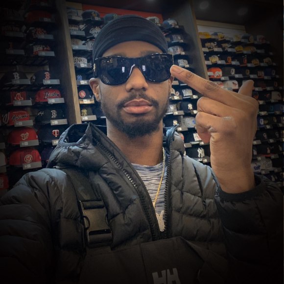 Profile Picture of Detrick Foston (@detrickfoston) on Poshmark