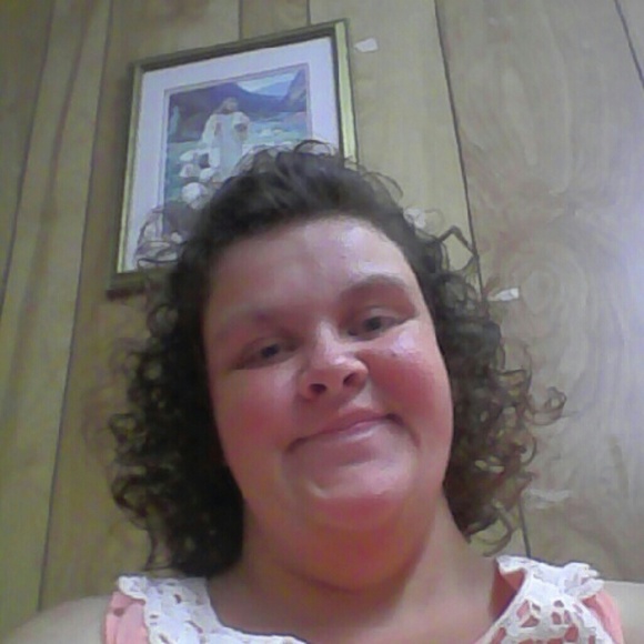 Profile Picture of Elizabeth Eickenhorst (@eickenhorst2016) on Poshmark