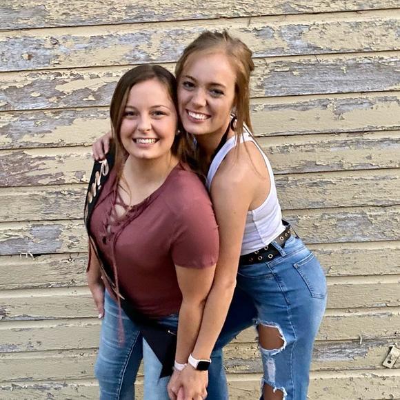 Profile Picture of Bridget Schroll (@bschroll8899) on Poshmark