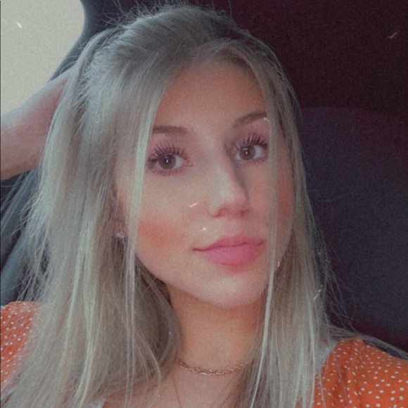 Profile Picture of Kendahl Helzerman (@kendahl_rae) on Poshmark
