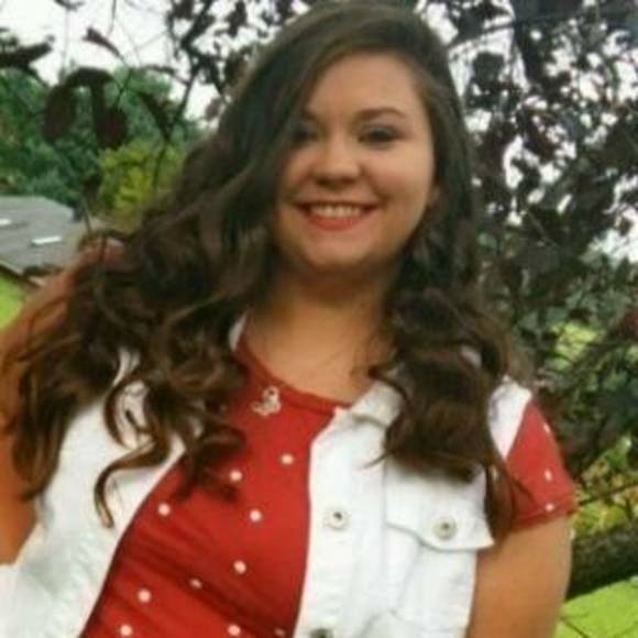 Profile Picture of Wolfie Damrell (@miraclelee31) on Poshmark