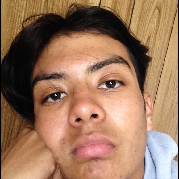 Profile Picture of Joshua Gonzalez (@joshsam12345) on Poshmark