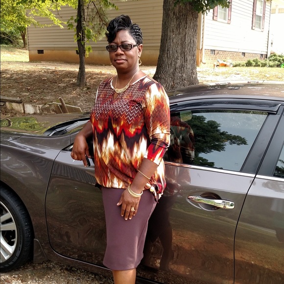 Profile Picture of Jean Neal (@jeanneal123) on Poshmark