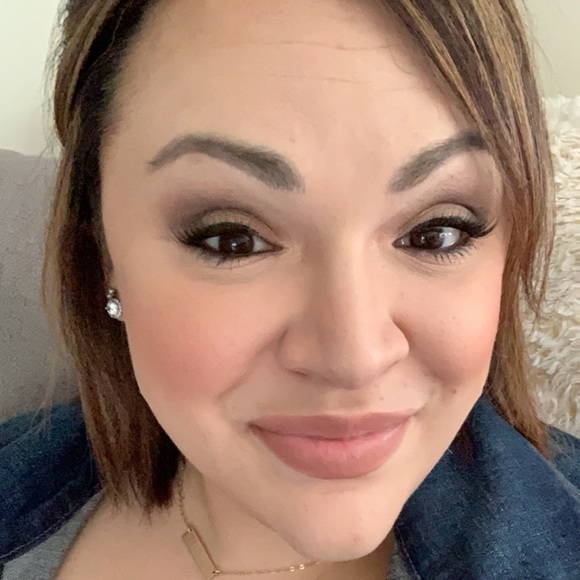 Profile Picture of Ashley Labrecque (@labrecquea89) on Poshmark