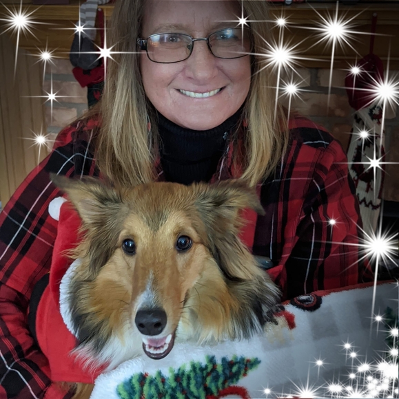 Profile Picture of Rebecca Gibbs (@rebeccagibbs) on Poshmark