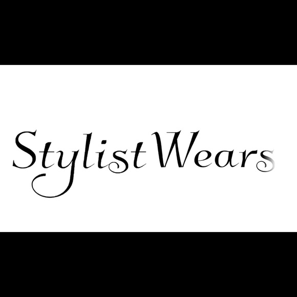 Profile Picture of Stylist wears Wears (@dailysessential) on Poshmark