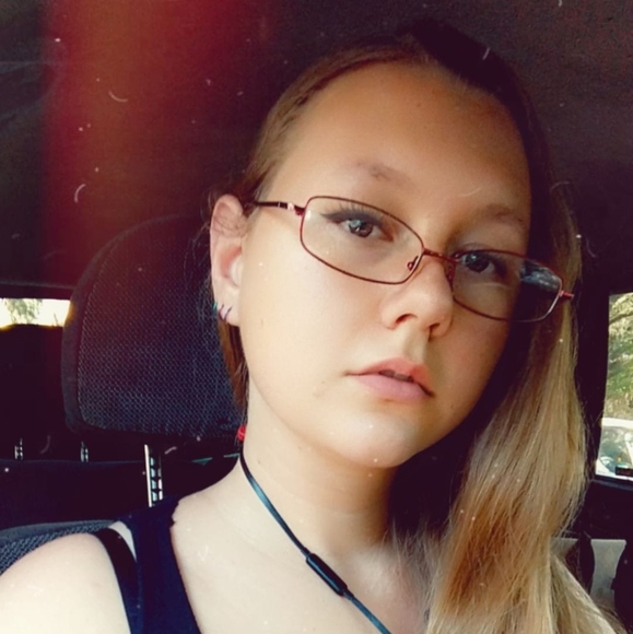 Profile Picture of Hannah Ptaszynski (@h_ptaszynski) on Poshmark