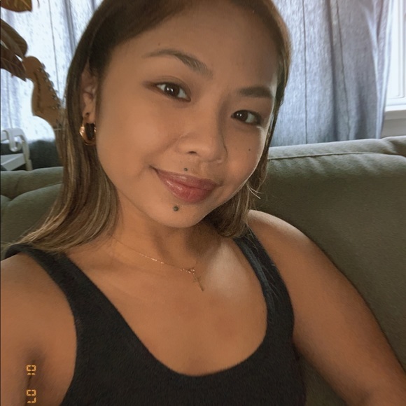 Profile Picture of Kryslyne Ancheta (@kryslyne13) on Poshmark