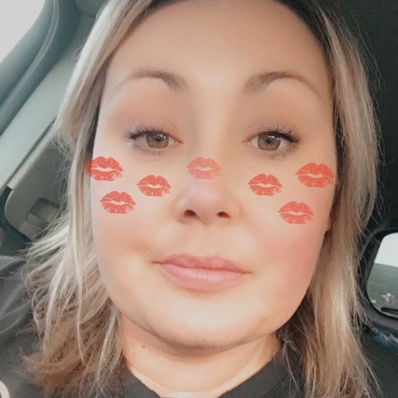 Profile Picture of Adrianne Grzybowski (@adriannegrzybow) on Poshmark