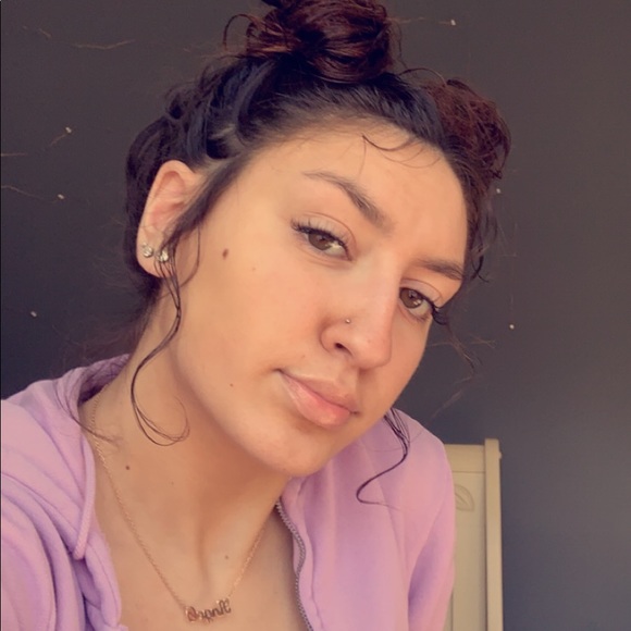 Profile Picture of Julia Schafer (@schaferjulia02) on Poshmark