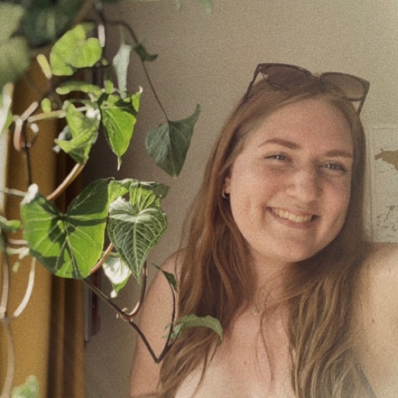 Profile Picture of Mia Bergevin (@miabergevin) on Poshmark