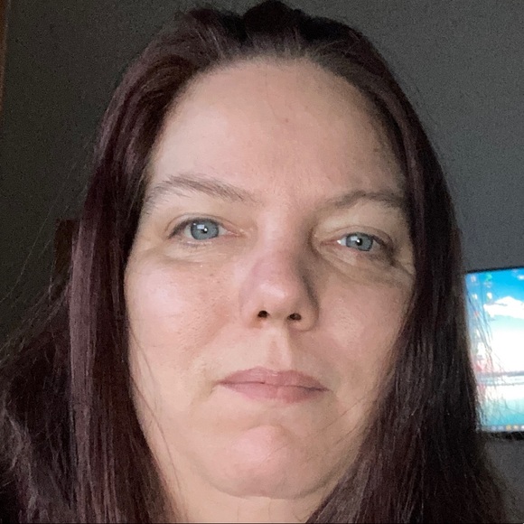 Profile Picture of Lelia Petsch (@leliapetsch) on Poshmark