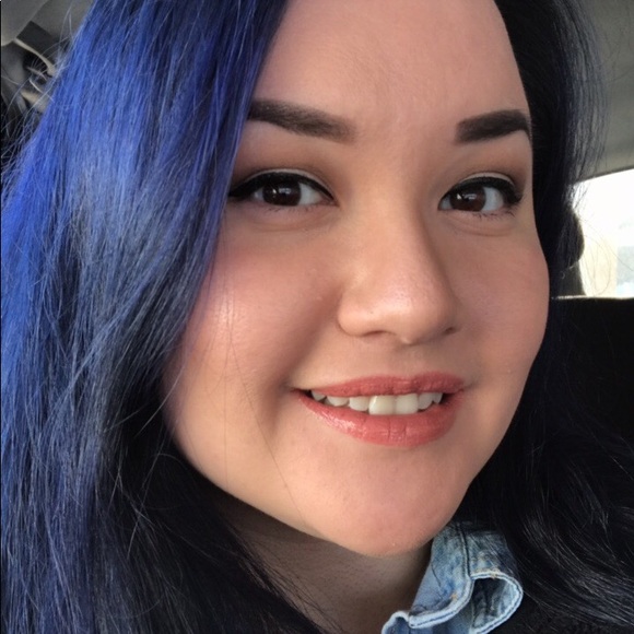 Profile Picture of Kim Dickey (@kimdeezy12) on Poshmark