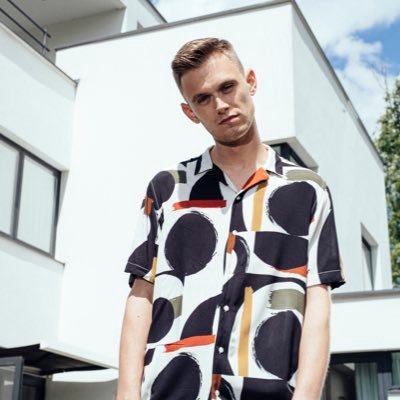 Profile Picture of Rowen Reecks (@RowenReecks) on Twitter