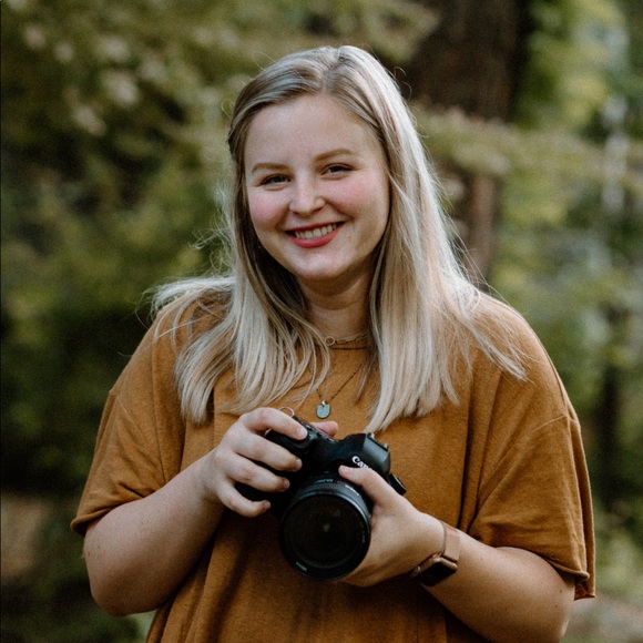 Profile Picture of Nicole Sandercock (@n_sandercock) on Poshmark