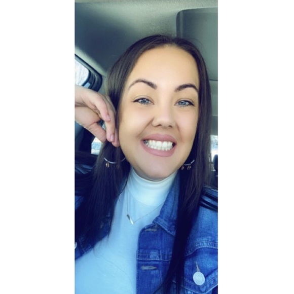 Andrea Janisch - Poshmark Profile Picture of Andrea Janisch (@andreamae16) on Poshmark