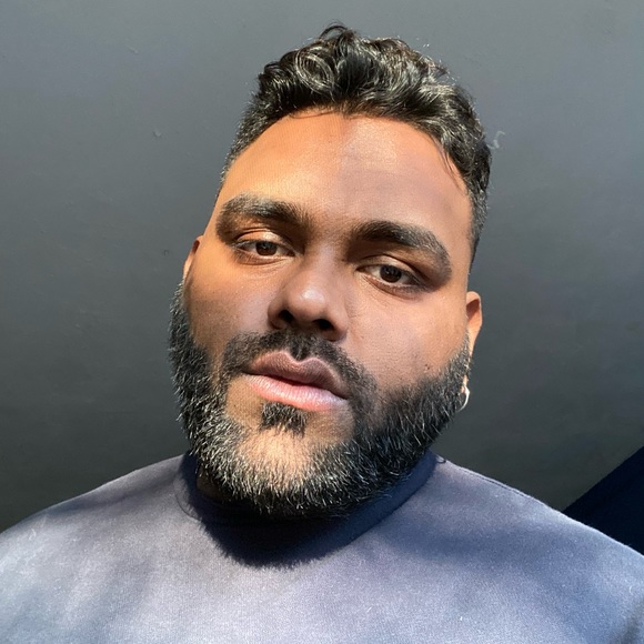 Profile Picture of Andrew Pieris (@andy1893) on Poshmark