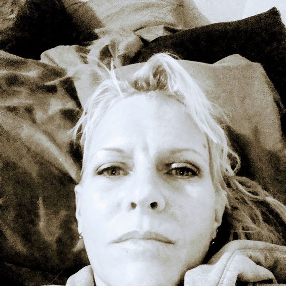 Profile Picture of Lisa Roche (@kissmenow) on Poshmark