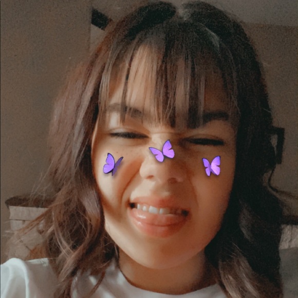 Profile Picture of Olivia Anscombe (@oliviaanscc) on Poshmark