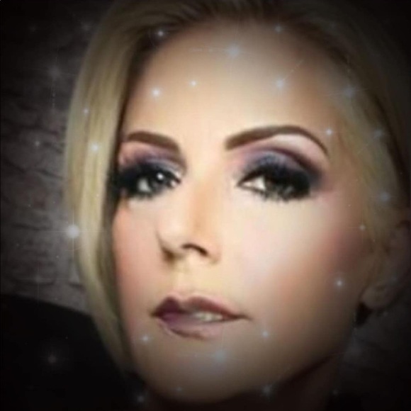 Profile Picture of Laura Eiring (@lauraeiring) on Poshmark