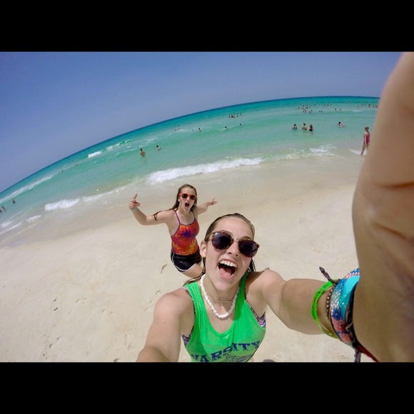 Profile Picture of Rachel Raggio (@racherag) on Poshmark