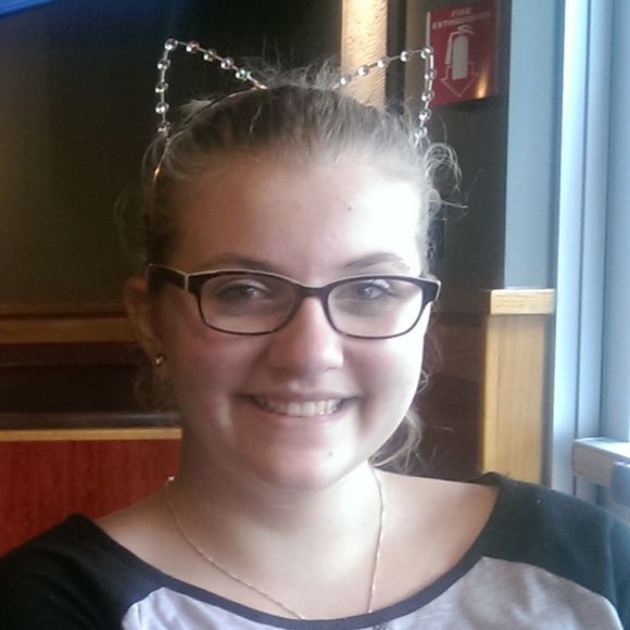 Profile Picture of Christen Lovell (@christenlovell) on Poshmark