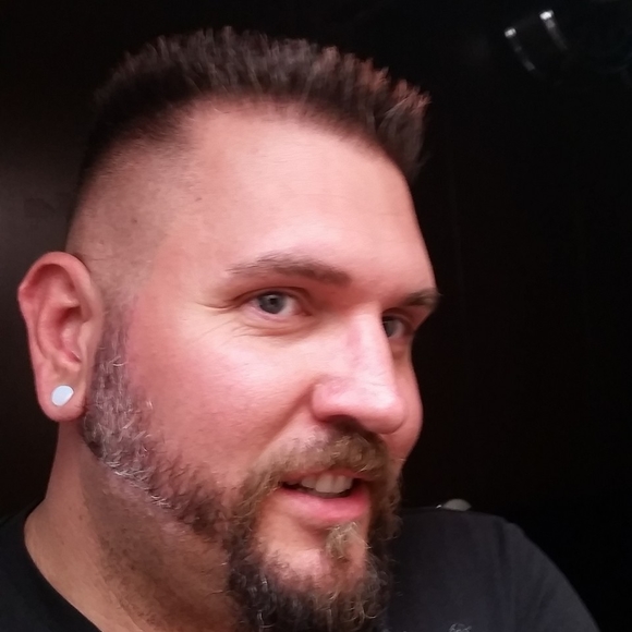 Profile Picture of James Eslick (@jimeslick) on Poshmark