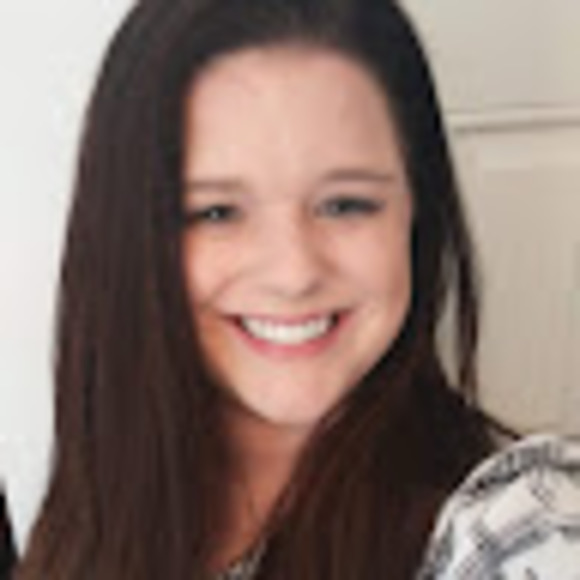 Profile Picture of Rochelle Wilgenbusch (@r_wilgenbusch) on Poshmark