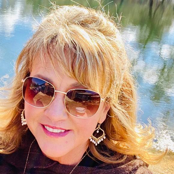 Profile Picture of Kathleen Kawamura (@kawamurakitkat) on Poshmark