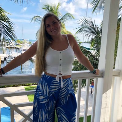 Profile Picture of Carly (@carlyruss14) on Twitter