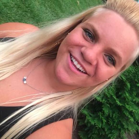 Danielle Lippi - Poshmark Profile Picture of Danielle Lippi (@danielle_lipp) on Poshmark