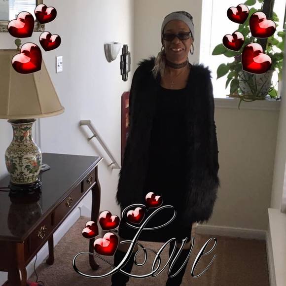 Profile Picture of Carolyn Grant (@tacoja) on Poshmark