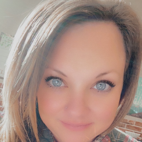 Profile Picture of Stephanie Phelps (@sphelps4) on Poshmark