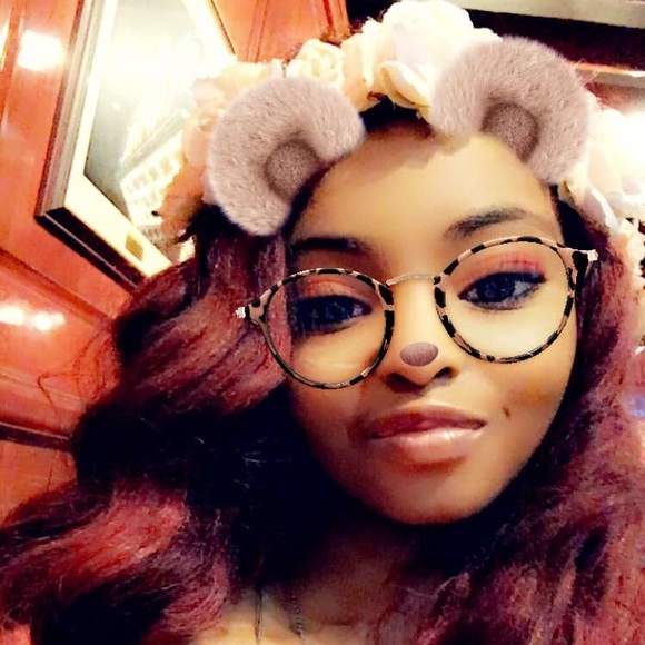 Profile Picture of Dacha Robbins (@azalearose2212) on Poshmark
