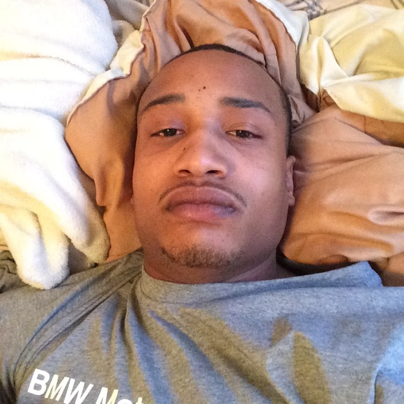 Profile Picture of Ledarren Thompson (@savage66) on Poshmark