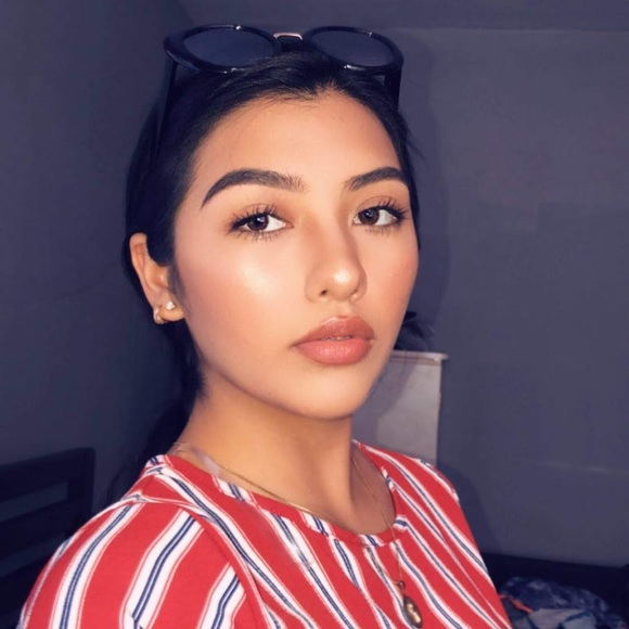 Profile Picture of Alexa Cavazos (@amcava1206) on Poshmark